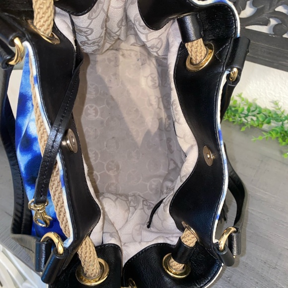 Michael Kors Marina Large Tie Dye Drawstring Bucket Tote - Picture 4 of 8